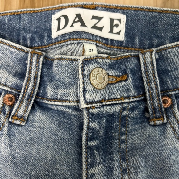 Daze Women's 27 Hug Jeans High Rise Cropped Boot Leg Distressed Raw Hem Stretch - Picture 3 of 10